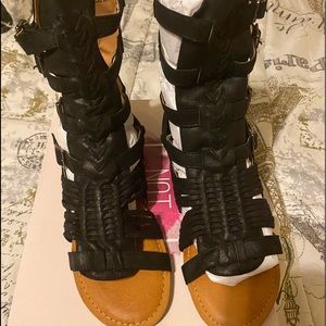 New Never Worn Women’s Size 11 Hercules Sandals